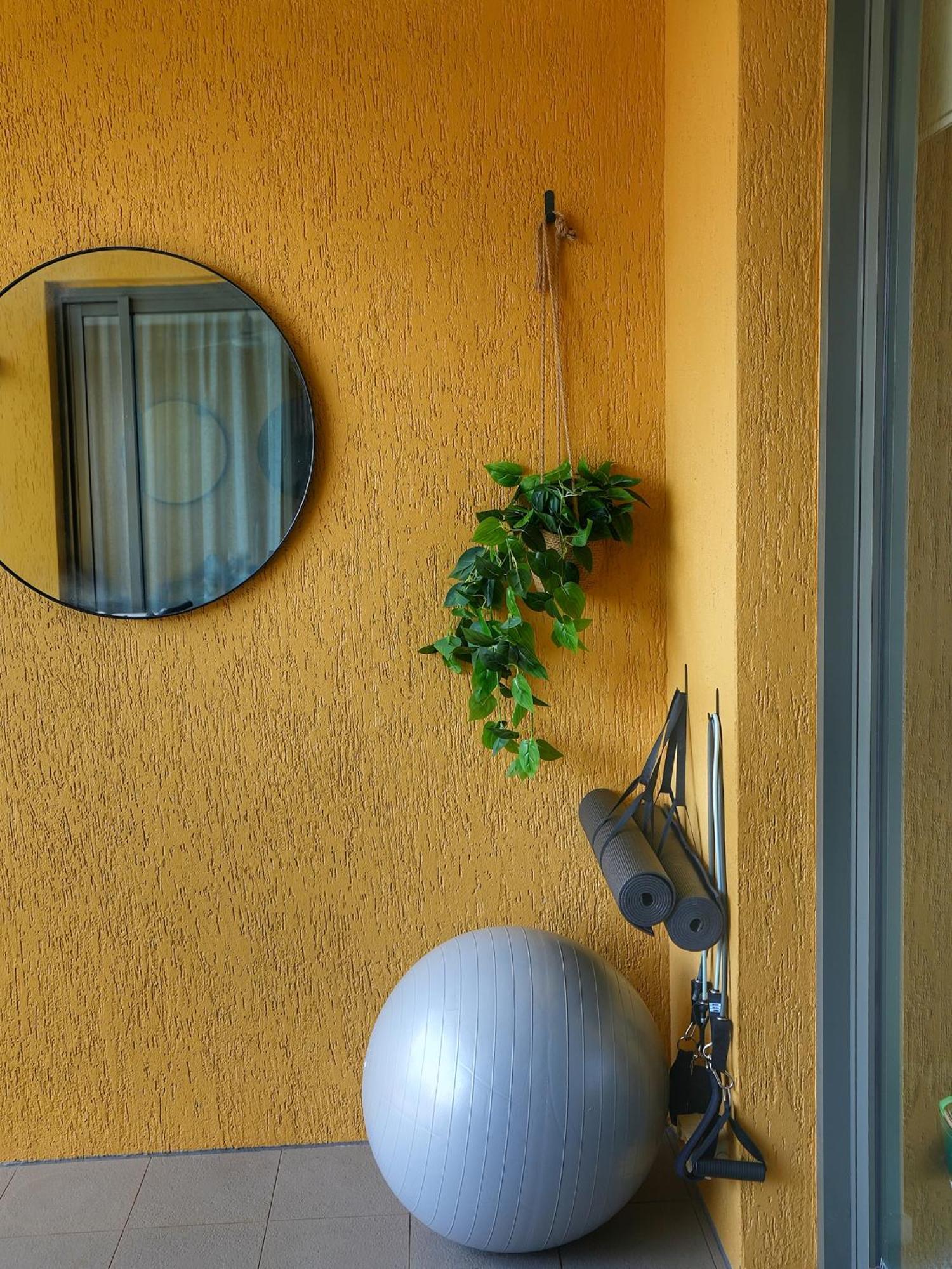 Harbour-view Waterfront Apartment *